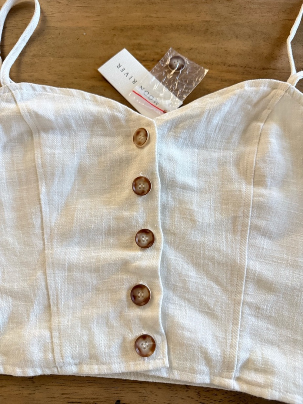 Moon River White Linen-Blend Button-Front Crop Top - Picture 2 of 5